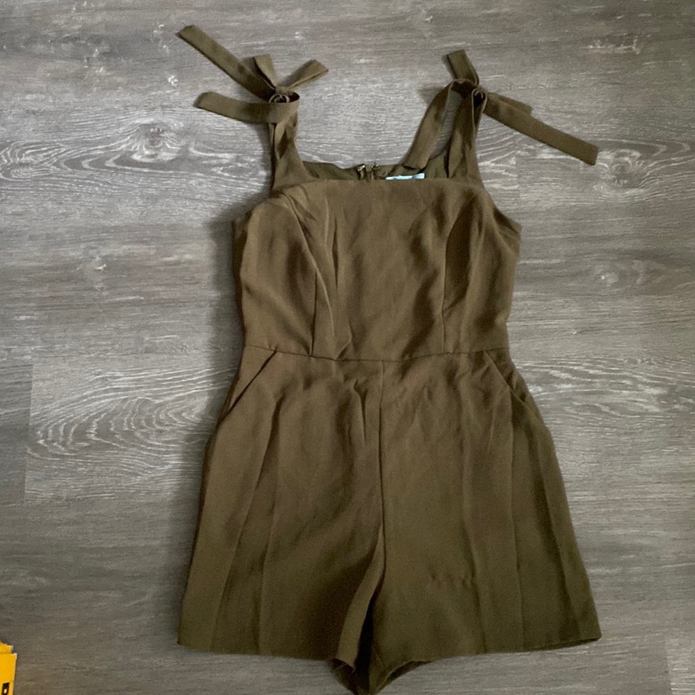She + Sky Olive Green Square Neck Bow Strap Romper